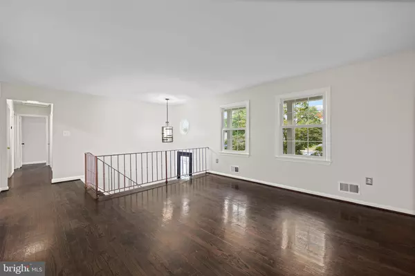 Alexandria, VA 22306,6813 LAMP POST LN