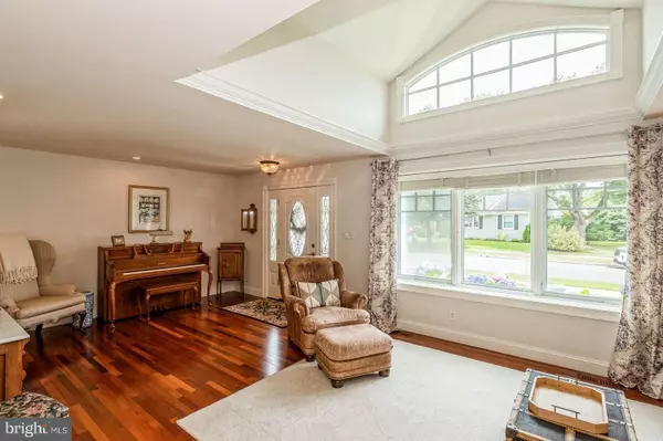 Haddonfield, NJ 08033,240 MEADOW DR