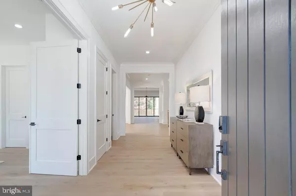 Arlington, VA 22207,5225 LITTLE FALLS RD