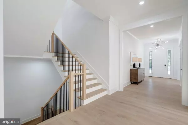 Arlington, VA 22207,5225 LITTLE FALLS RD