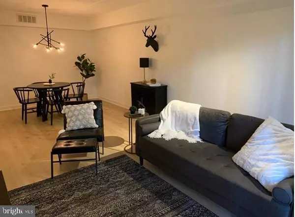 Dover, DE 19904,4 GRAND HALL