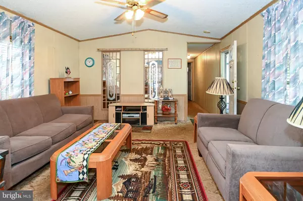 York, PA 17402,747 LAURA LN