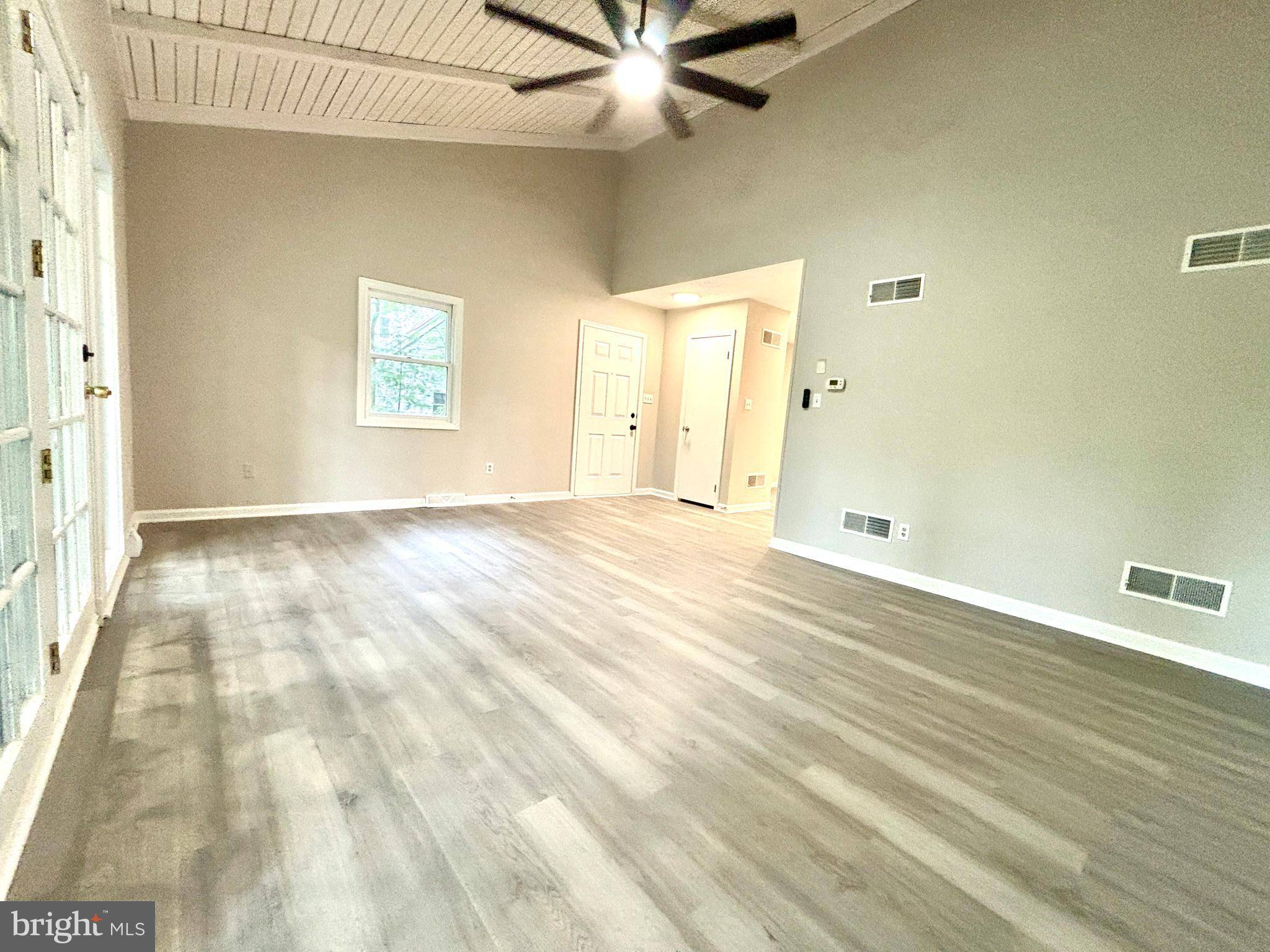 Cross Junction, VA 22625,1078 LAKEVIEW DR