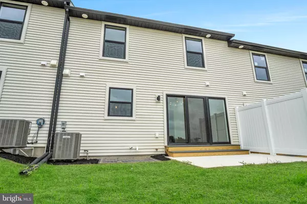 Annville, PA 17003,107 CANDLER WAY #046