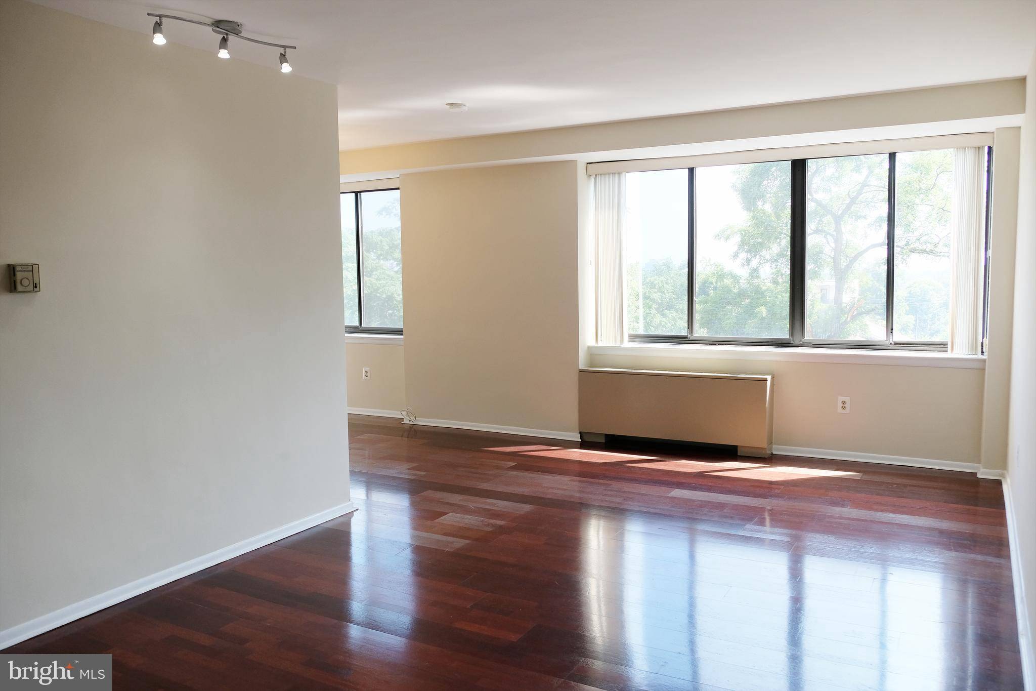 Arlington, VA 22207,4390 LORCOM LN #804