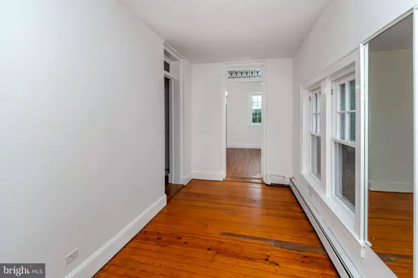 Lambertville, NJ 08530,118 APT #1 N UNION ST