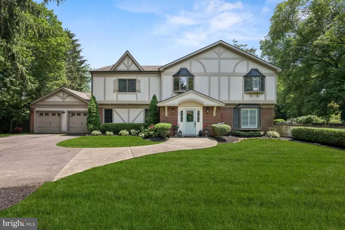 Moorestown, NJ 08057,236 CARRIAGE HILL DR