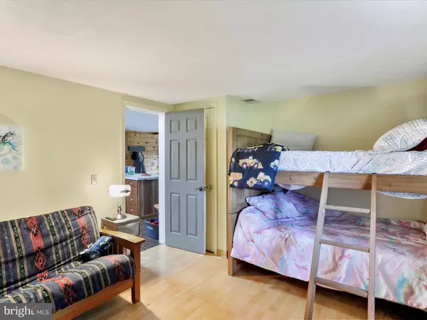 Paw Paw, WV 25434,26 CROSSINGS VIEW RD
