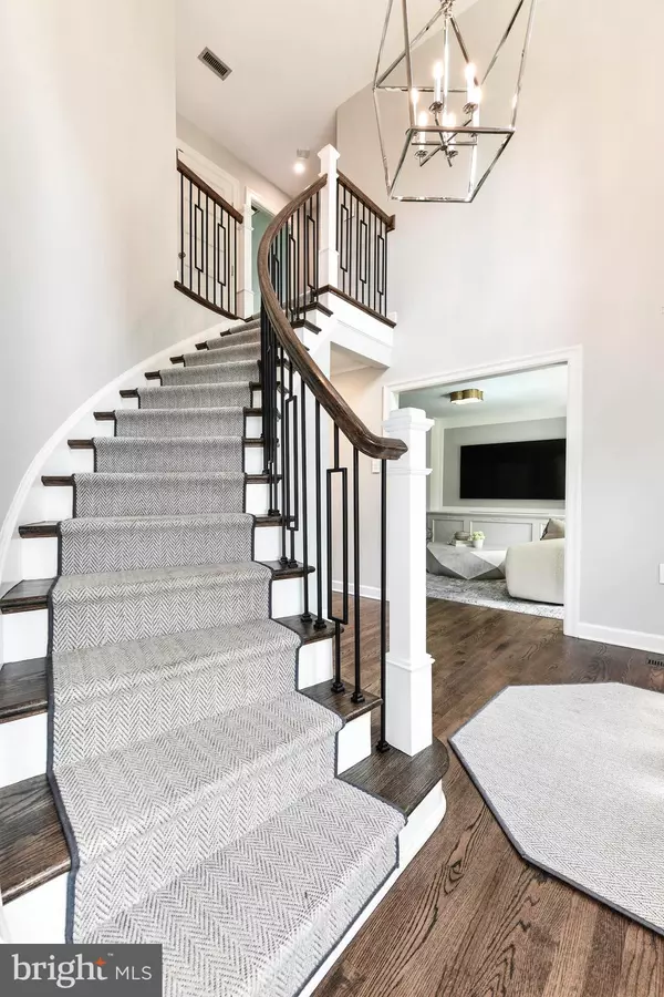 Great Falls, VA 22066,810 HICKORY VALE LN