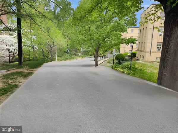 4100 W ST NW #308, Washington, DC 20007