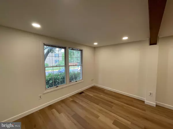Oakton, VA 22124,10317 GRANITE CREEK LN