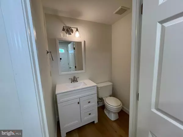 Oakton, VA 22124,10317 GRANITE CREEK LN