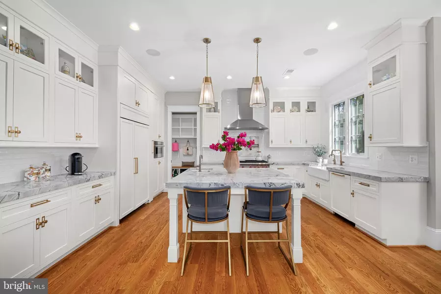 3403 JOHN MARSHALL DR, Arlington, VA 22207