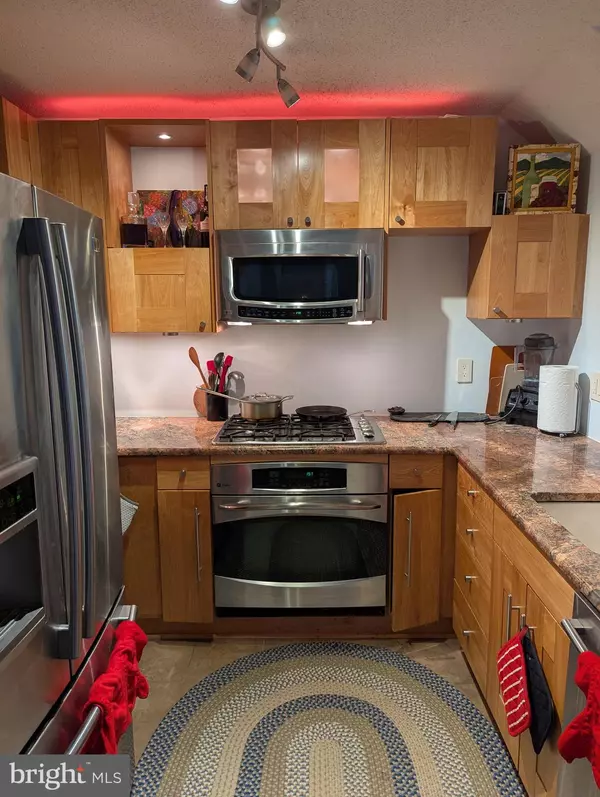 Reston, VA 20190,1720 LAKE SHORE CREST DR #34