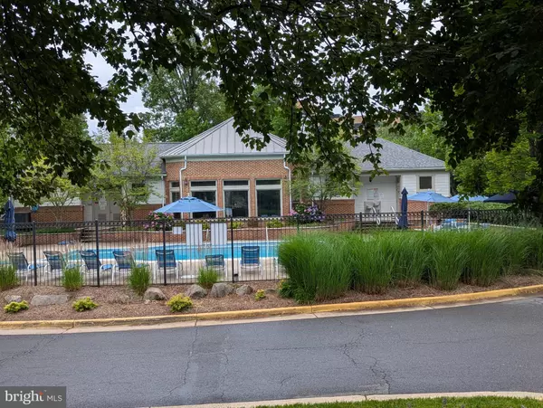 Reston, VA 20190,1720 LAKE SHORE CREST DR #34