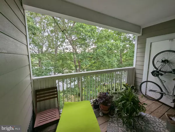 Reston, VA 20190,1720 LAKE SHORE CREST DR #34