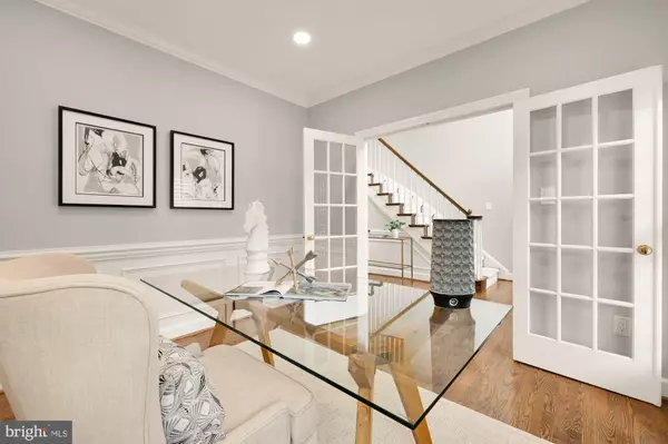 Vienna, VA 22180,305 SPRINGWOOD CT NE