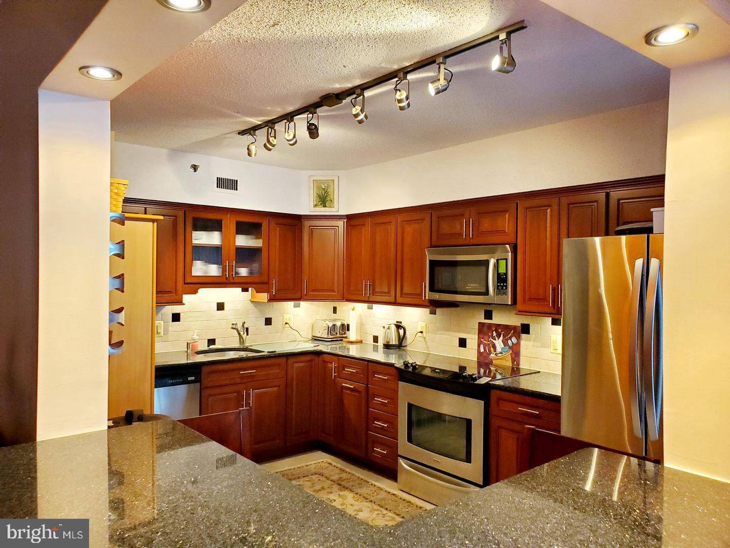 Falls Church, VA 22041,5501 SEMINARY RD #2112S