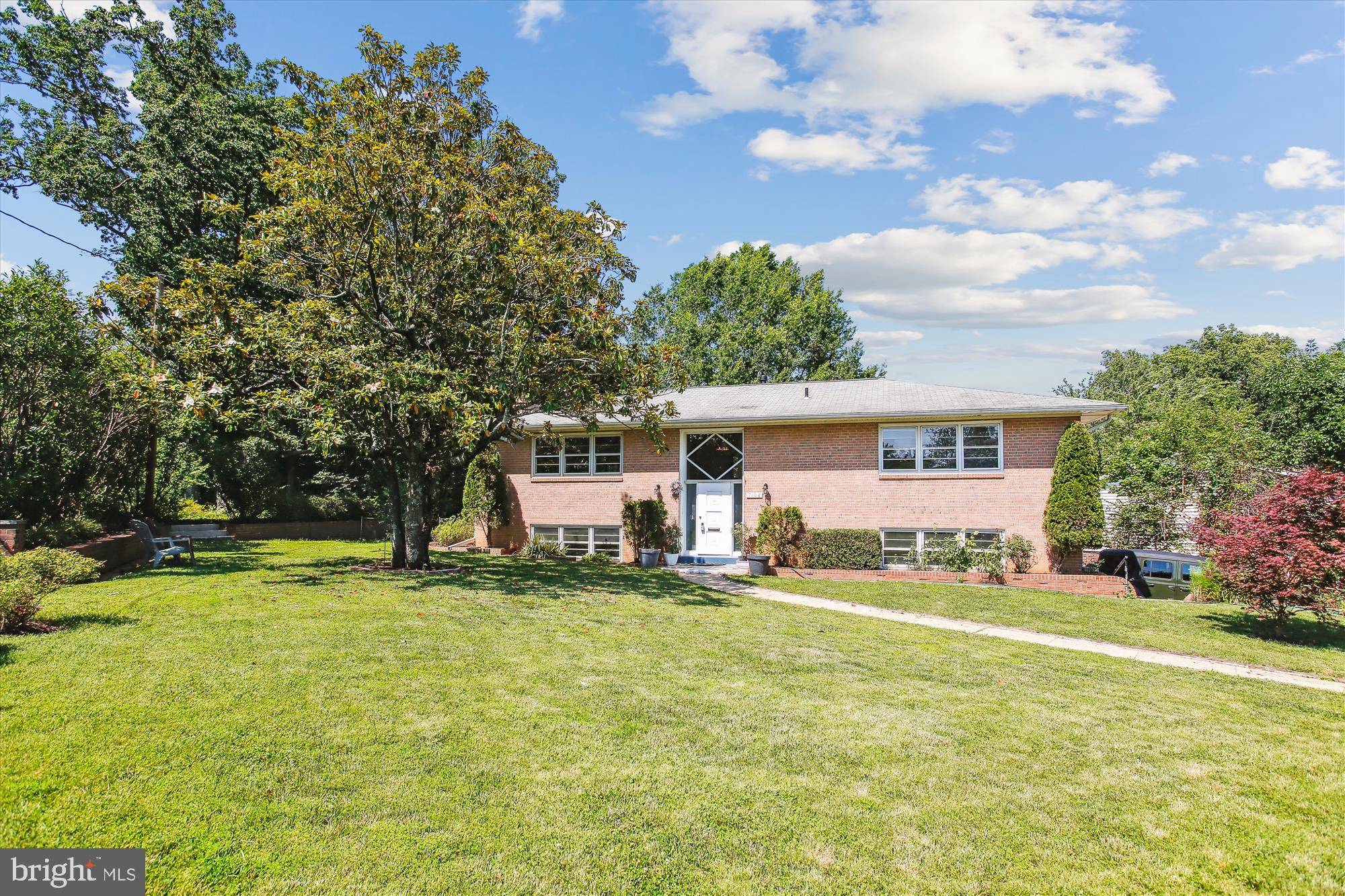 Falls Church, VA 22046,7108 WALDORF LN