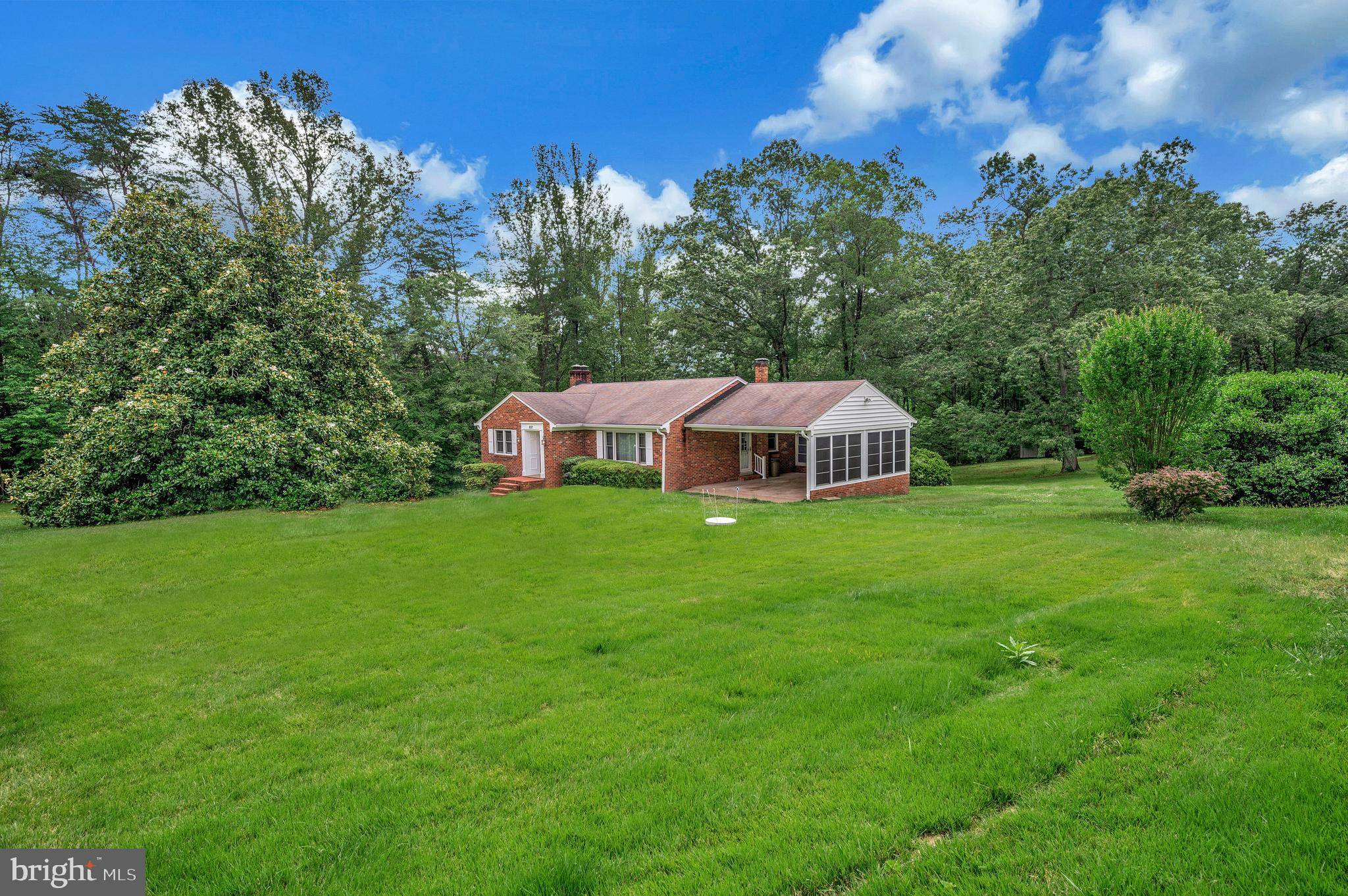 Fredericksburg, VA 22406,857 MOUNTAIN VIEW RD