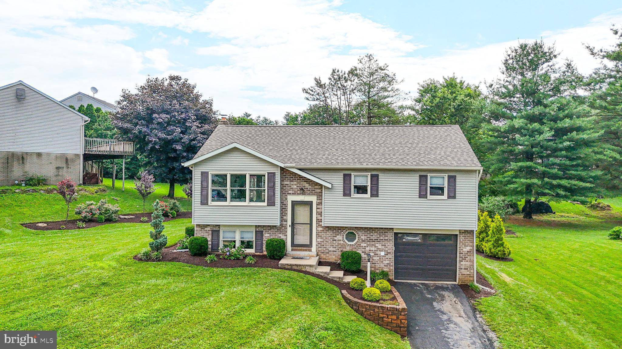 Lancaster, PA 17603,20 ROSEWOOD DR