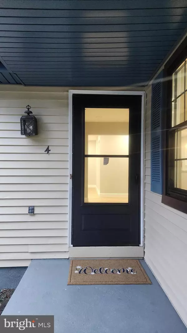 Medford, NJ 08055,4 MEADOWSIDE CT