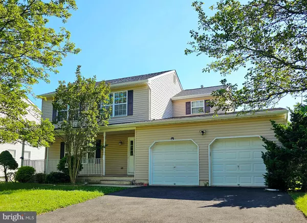 10 BLOSSOM DR, Ewing, NJ 08638