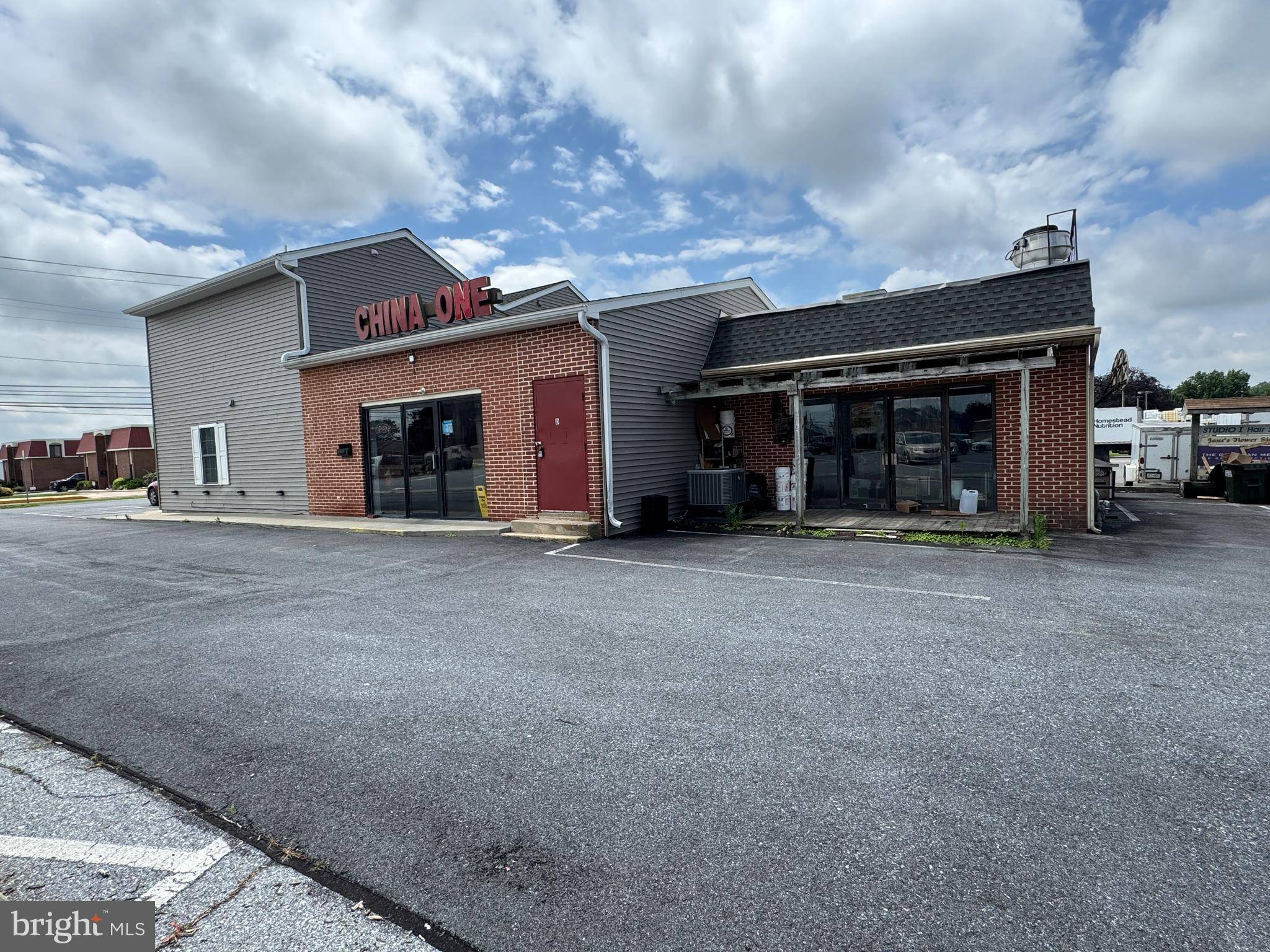 427 W MAIN ST, New Holland, PA 17557