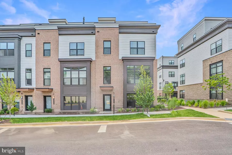 2083 TYSONS RIDGELINE RD #ELEVATOR LOT 80, Falls Church, VA 22043