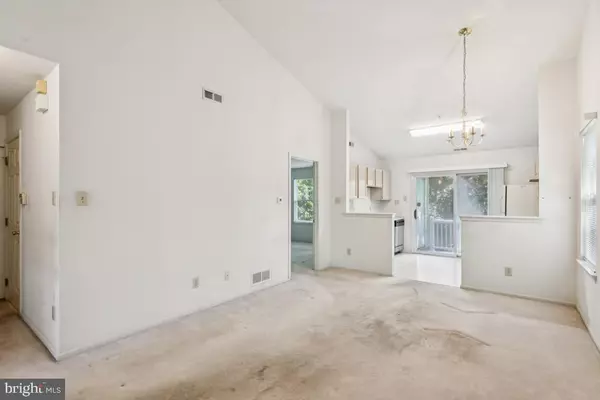 Delran, NJ 08075,83 FOXGLOVE DR