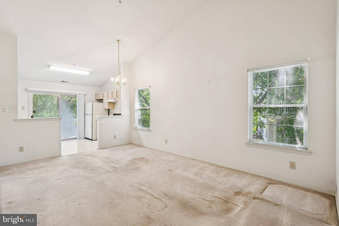Delran, NJ 08075,83 FOXGLOVE DR