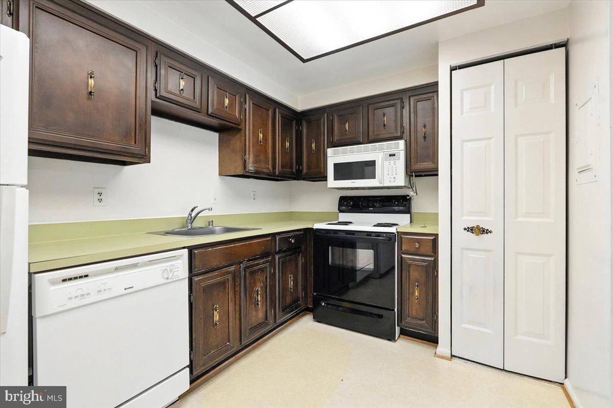 Mclean, VA 22102,7630 PROVINCIAL DR #307