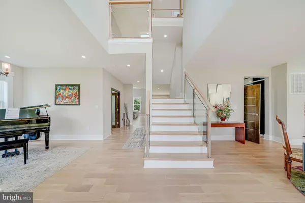 Oakton, VA 22124,9908 BLAKE LN