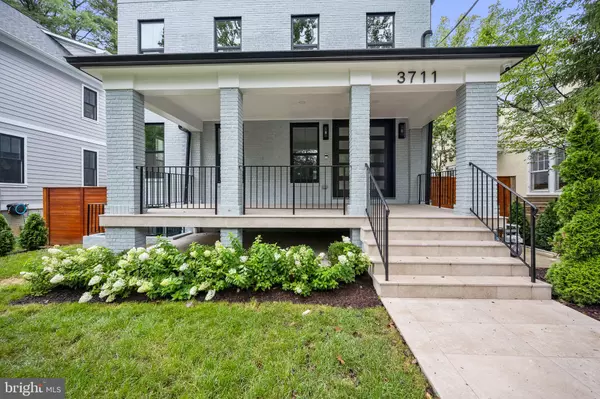 Washington, DC 20015,3711 LIVINGSTON ST NW