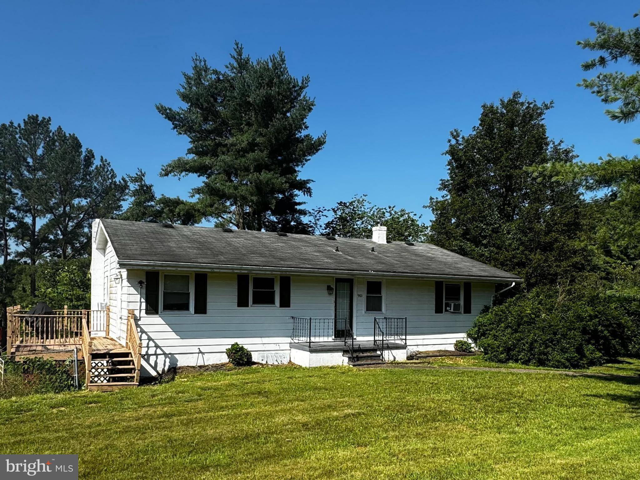 Fort Valley, VA 22652,903 COVERSTONE RD