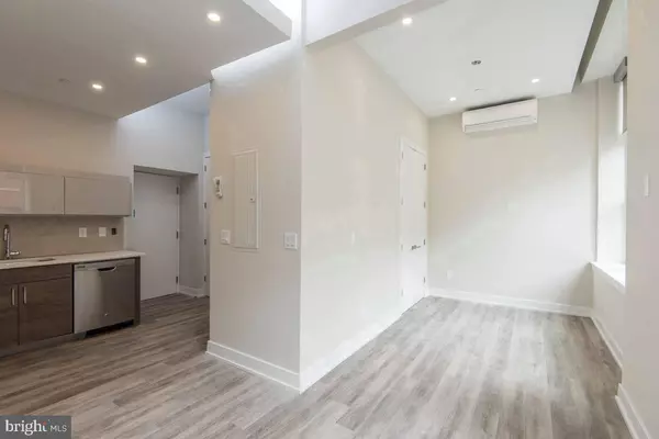 Philadelphia, PA 19107,802 SANSOM ST #501