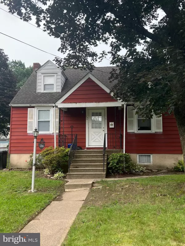 136 W PARK AVE, Maple Shade, NJ 08052