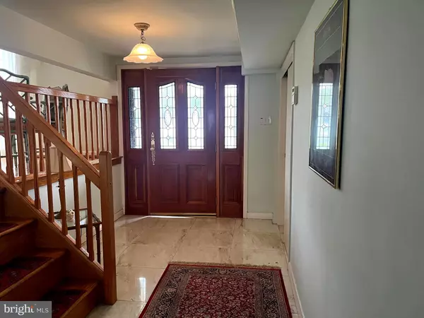 Philadelphia, PA 19115,9221 GRACE LN