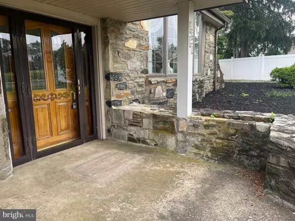 Philadelphia, PA 19115,9221 GRACE LN