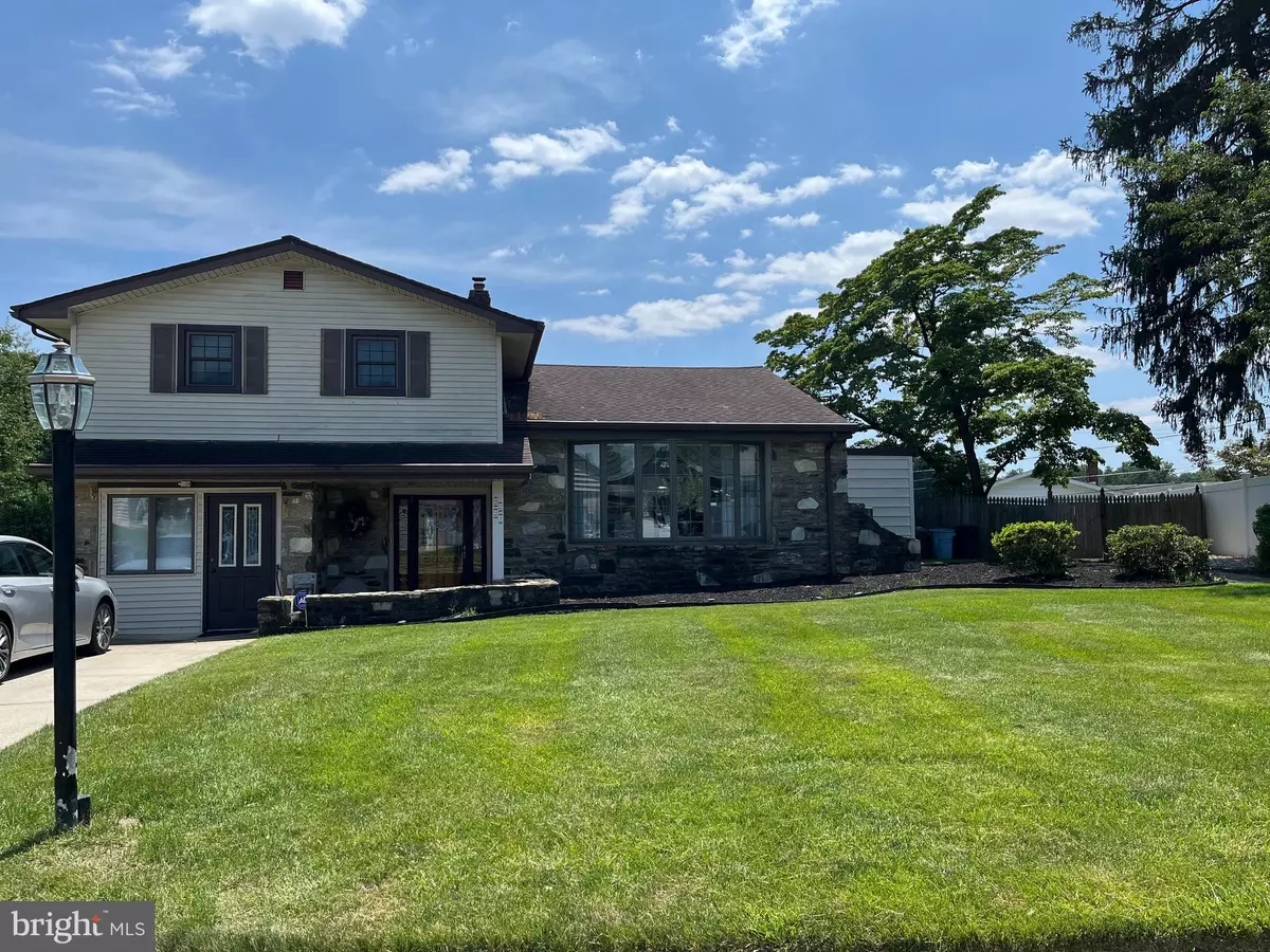 Philadelphia, PA 19115,9221 GRACE LN