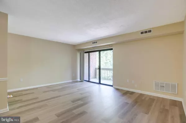 Fairfax, VA 22030,10725 WEST DR #301