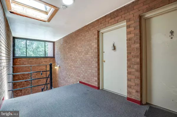 Fairfax, VA 22030,10725 WEST DR #301