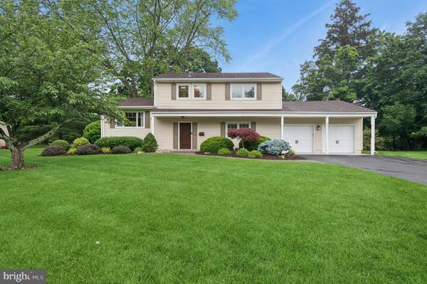 6 STEVEN RD, Kendall Park, NJ 08824