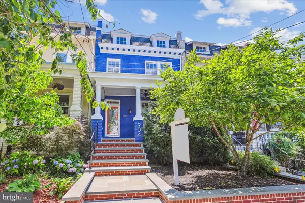 904 EMERSON ST NW, Washington, DC 20011