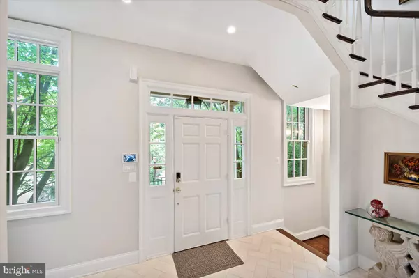 Falls Church, VA 22043,2011 MAYFAIR MCLEAN CT