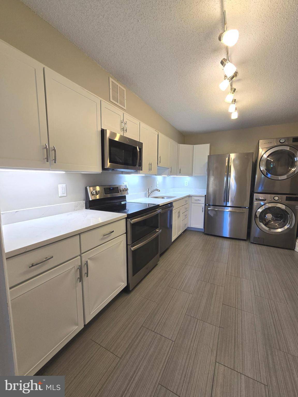 Alexandria, VA 22303,5902 MOUNT EAGLE DR #705
