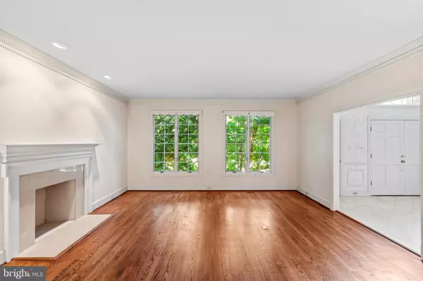 Oakton, VA 22124,2713 SILKWOOD CT