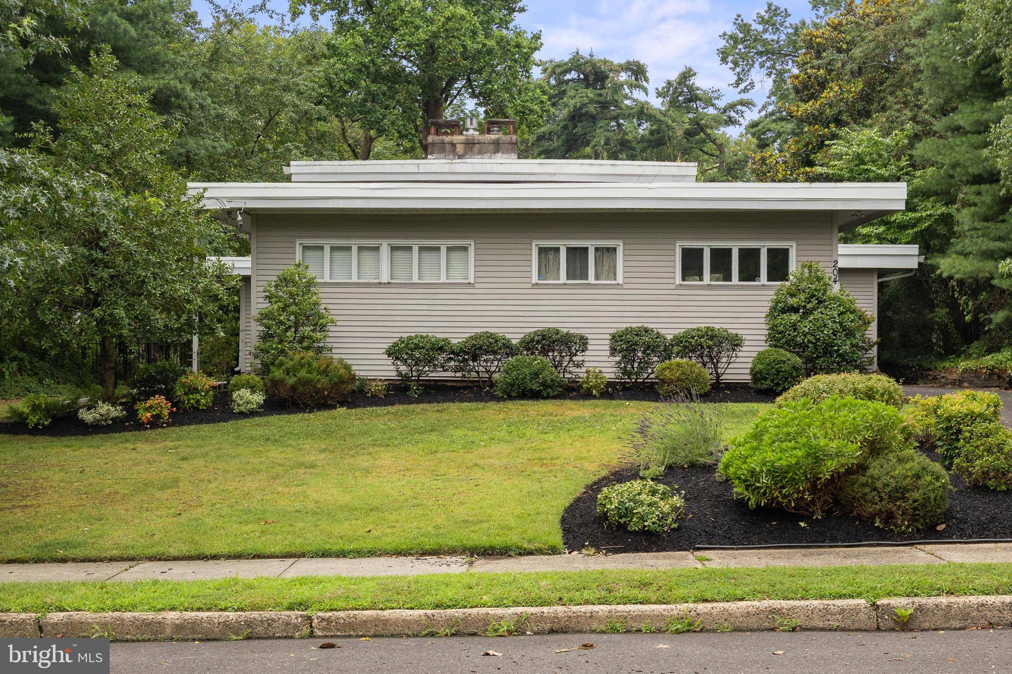 Moorestown, NJ 08057,204 HIGHLAND AVE