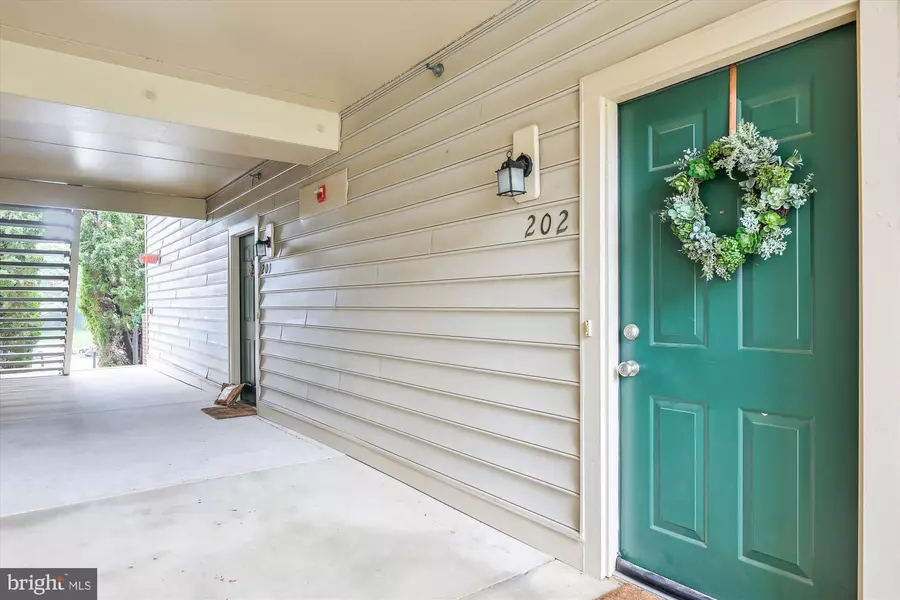 1055 GARDENVIEW LOOP #202, Woodbridge, VA 22191