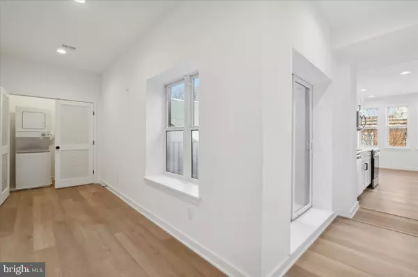 Philadelphia, PA 19147,724 S 4TH ST #3R